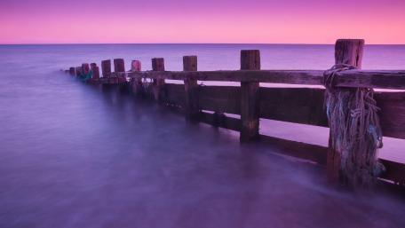 Purple Horizon Seascape at Dusk wallpaper
