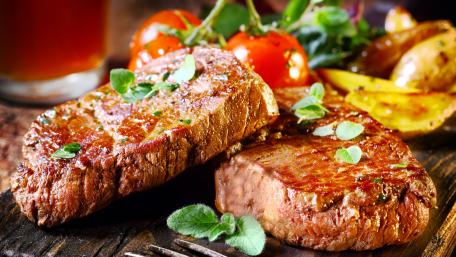 Juicy Steak and Vegetables Delight wallpaper