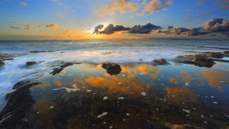 Serene Coastal Reflection at Sunset wallpaper
