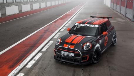 Dynamic MINI Cooper on Track in 4K Resolution wallpaper