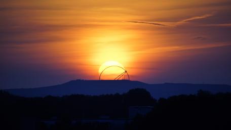 Sunrise over the Halde Hohenward wallpaper