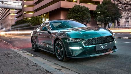 Sleek Ford Mustang at Dusk wallpaper