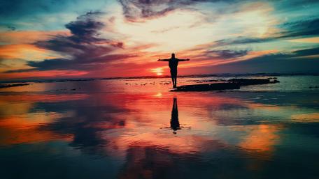 Sunset Serenity over the Ocean Horizon wallpaper