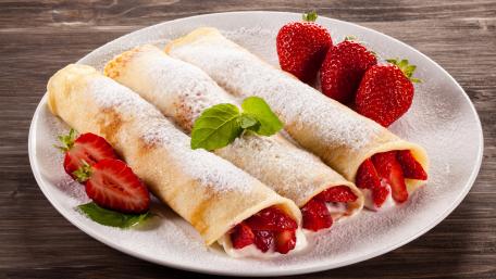 Pancakes with strawberry wallpaper