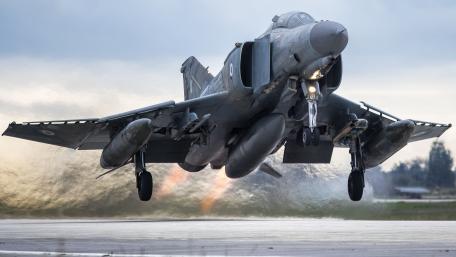 Fighter Jet Takeoff in Motion wallpaper