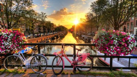 Spring in Amsterdam wallpaper