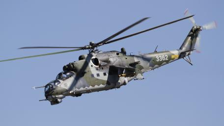 Military Helicopter in Flight wallpaper