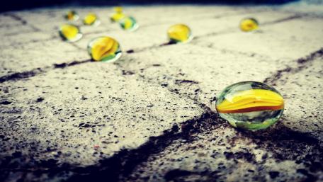 Yellow balls wallpaper
