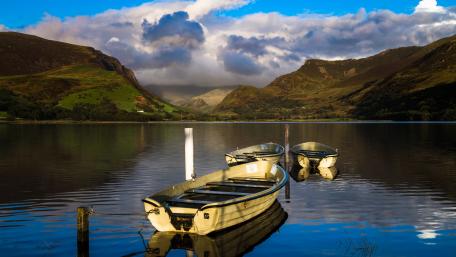 Serene Boats on a Tranquil Lake at Dusk wallpaper