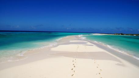 Sand path in Los Roques, Venezuela wallpaper