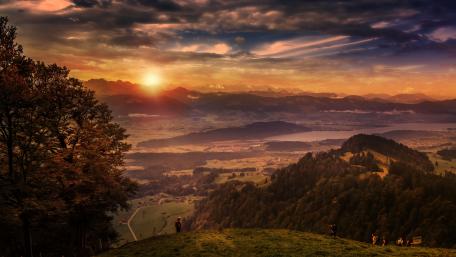 Majestic Sunset Over Mountain Valley wallpaper