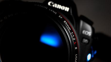 Canon Camera Lens Close-Up Artistry wallpaper