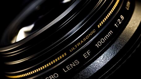 Camera Lens Close-Up Artistry for Photography Lovers wallpaper