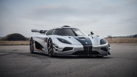 Speed and Elegance of the Koenigsegg Agera R wallpaper