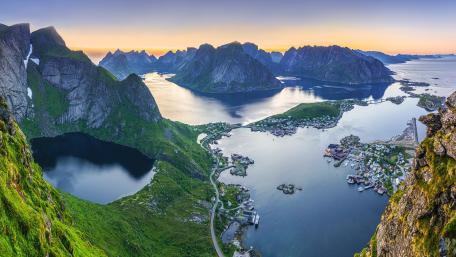 Panoramic view from Reinebringen wallpaper