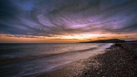 Tranquil Sunset Over the Serene Shoreline wallpaper
