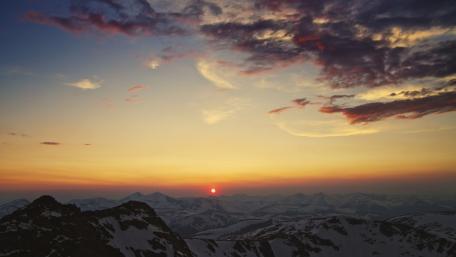 Majestic Mountains at Sunset wallpaper