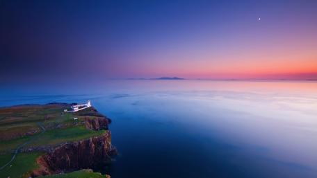 Tranquil Lighthouse at Pink Dusk wallpaper