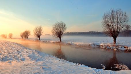 Serene Winter Reflection in Nature's Embrace wallpaper