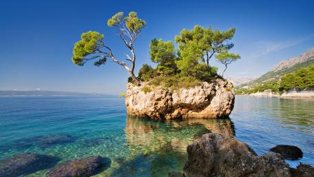 Brela stone in the Adriatic Sea wallpaper