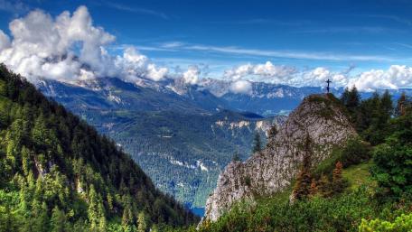 Majestic Alpine Vista Awaits You wallpaper