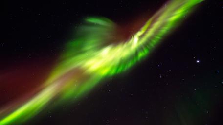 Majestic Green Aurora in Night Sky wallpaper