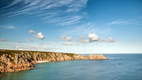 Tranquil Coastal Horizon View 4K wallpaper