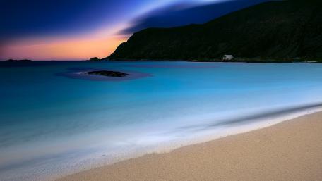 Tranquil Dusk at the Sandy Beach wallpaper