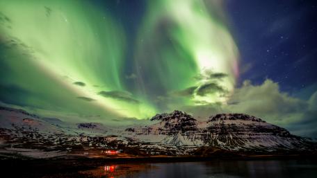 Dancing Lights in the Night Sky wallpaper