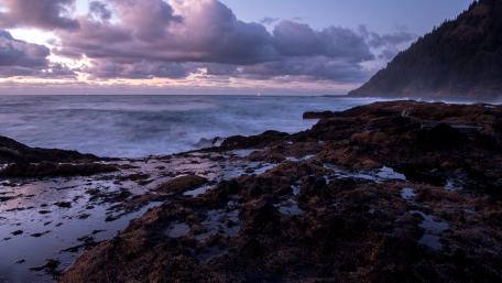 Serene Coastal Evening Sky Artistry wallpaper