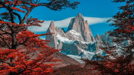 Monte Fitz Roy in Los Glaciares National Park wallpaper