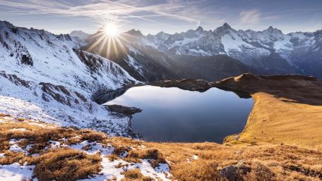 Majestic Sunrise Over Heart Lake wallpaper