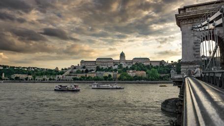Buda Castle and Chain Bridge wallpaper