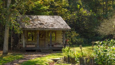 Cozy Cottage Amidst Nature's Splendor wallpaper