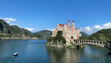 Wanfeng Lake Castle (Jilong Castle) wallpaper