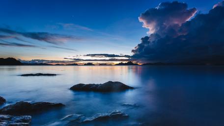 Serene Dusk Over Tranquil Lake View wallpaper