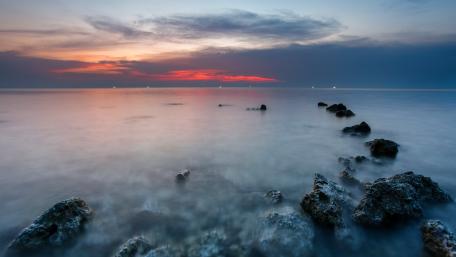 Serene Lake Sunset View wallpaper