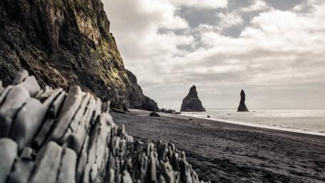 Reynisdrangar sea stacks, Iceland wallpaper