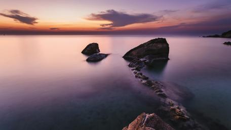 Tranquil Sunset Over Serene Ocean Shores wallpaper