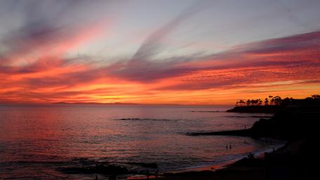 Fiery Sunset Over Tranquil Waters wallpaper