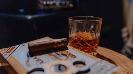 WHISKEY & CIGAR wallpaper
