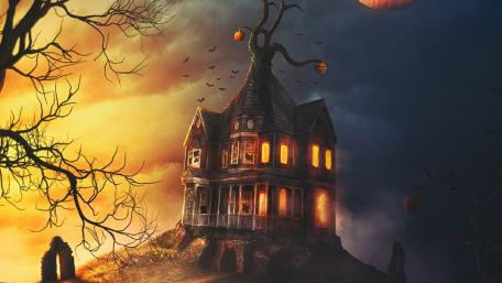 Haunted Mansion Under Eerie Moonlight wallpaper
