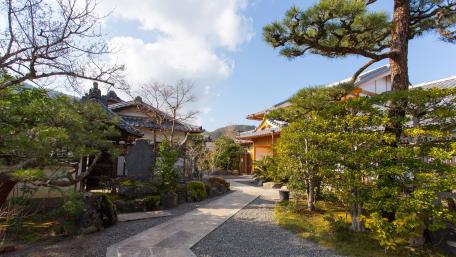 Serene Pathway Through Japanese Garden wallpaper