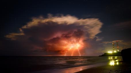 Majestic Lightning Over the Serene Shoreline wallpaper