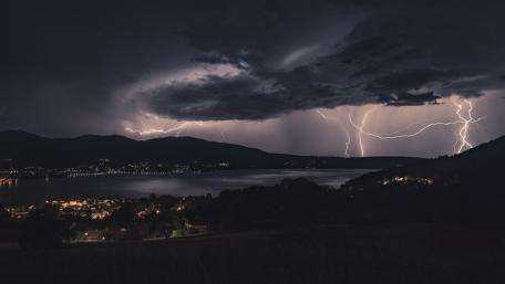 Electrifying Storm Over Cityscape wallpaper
