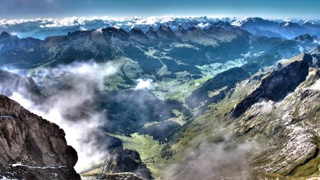 Majestic Mountain Wilderness View wallpaper