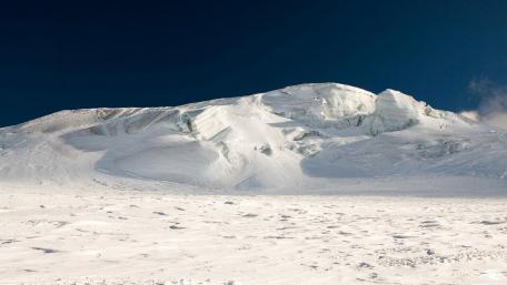 Majestic Snowy Peaks of the Alps wallpaper
