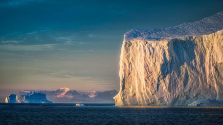 Majestic Iceberg in Tranquil Arctic Waters wallpaper