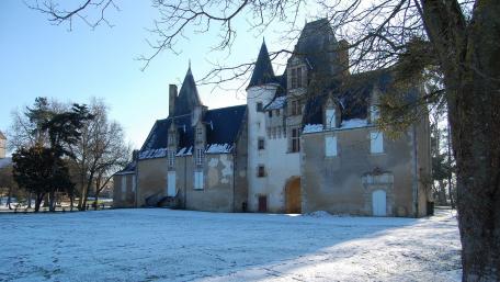 Winter Wonderland at the Historic Castle in the City wallpaper