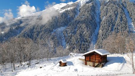 Cozy Cottage in a Winter Wonderland wallpaper